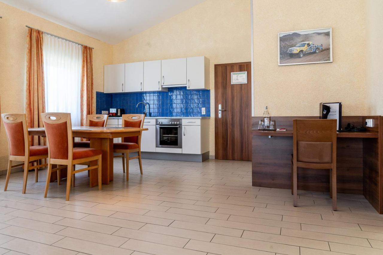 Land-Gut-Hotel Am Ring Meuspath Exteriér fotografie